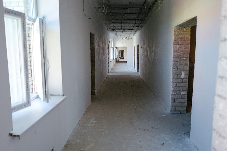 Почему в маске, почему без маски: в Калининграде продолжаются социальные стройки