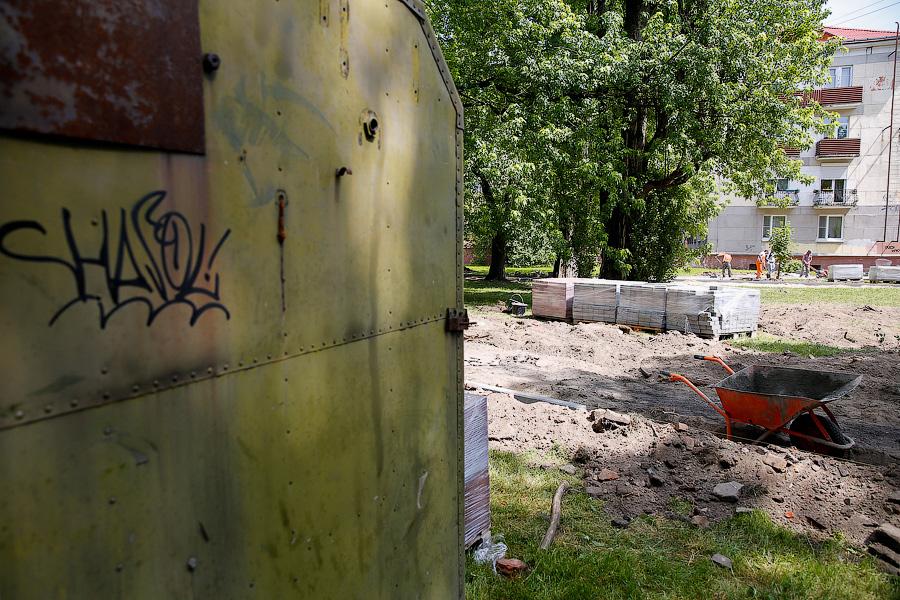 Калининградское чудо: застройщик гостиницы не вырубает, а благоустраивает 2 сквера (фото)