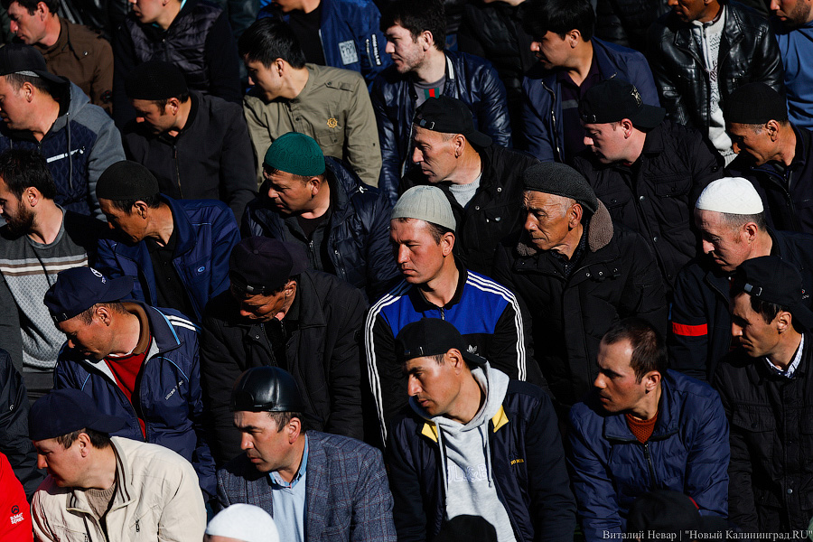 Сотни мусульман совершили под Калининградом молитву в честь Ураза-Байрам (фото)