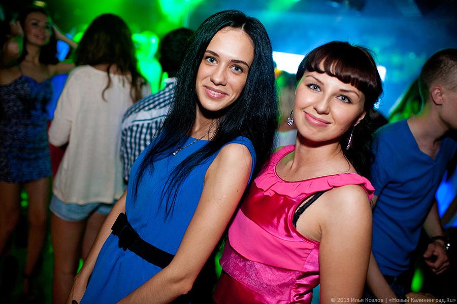 Бикини-пляж: в «Платинуме» прошел показ купальников