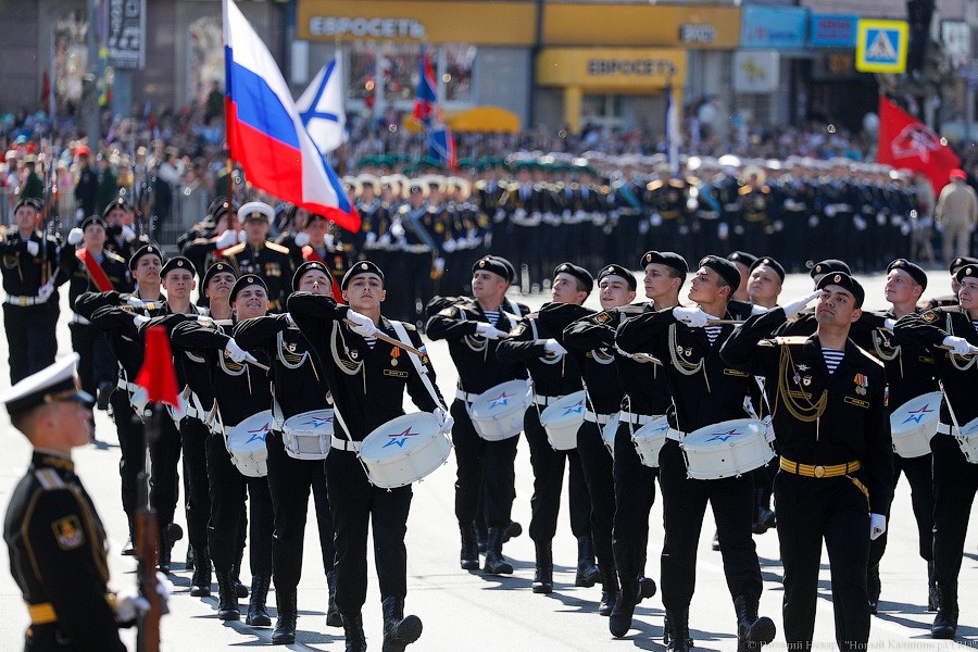 Курсантки, кадеты и танк: как прошёл Парад Победы в Калининграде (фото)