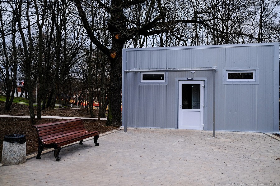 Бетон и пустота: в Калининграде завершается благоустройство Нижнего озера (фото)