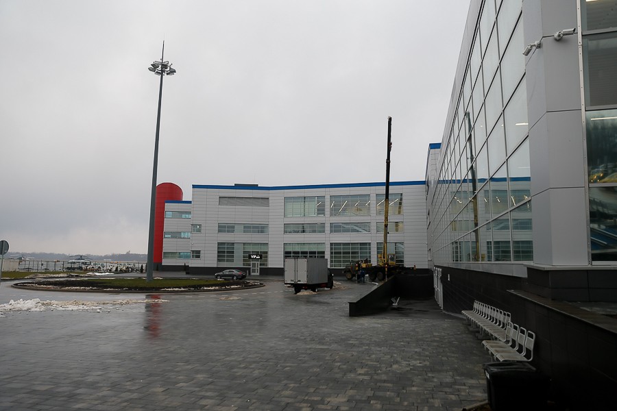 «Очереди кругом»: в «Храброво» сотни пассажиров не могут улететь из-за тумана