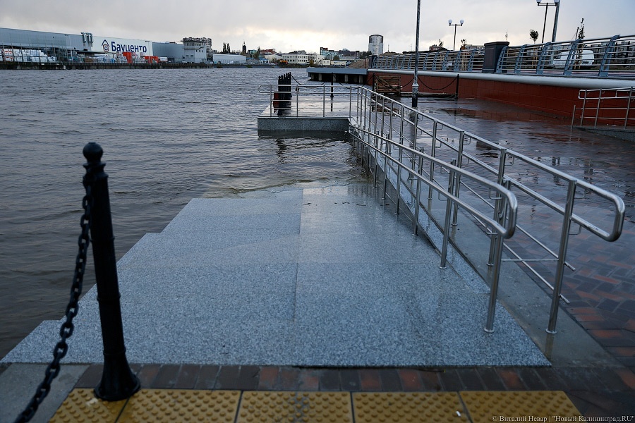 И Остров плывет: что происходит в «сезон дождей» у нового стадиона