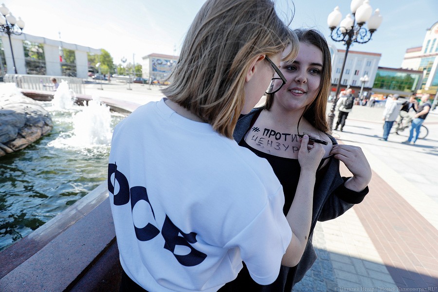 «Любой лучше, чем Путин»: как в Калининграде прошла акция «Он нам не царь»