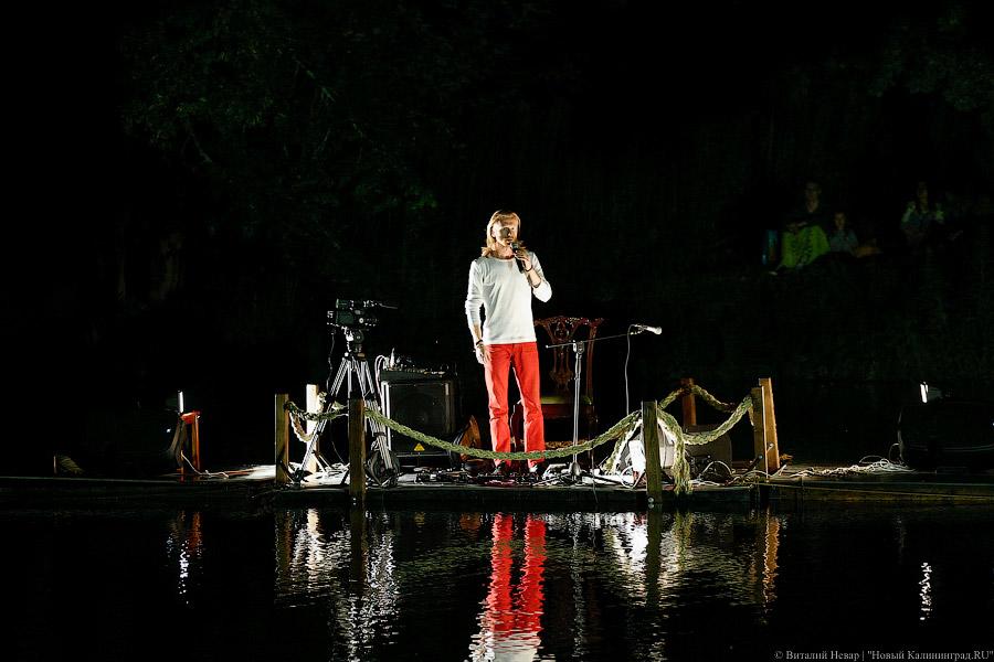 Вечерний Дьяков: как калининградский альтист устроил концерт на плоту (фото)