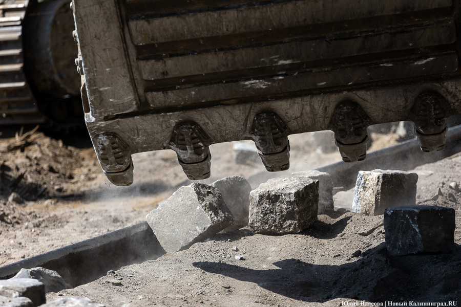 Останется с одним тротуаром: в Калининграде до августа закрыли мост на Суворова (фото)