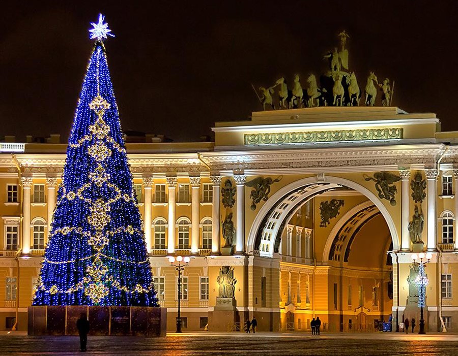 Отпразднуй Новый год  в Санкт-Петербурге!