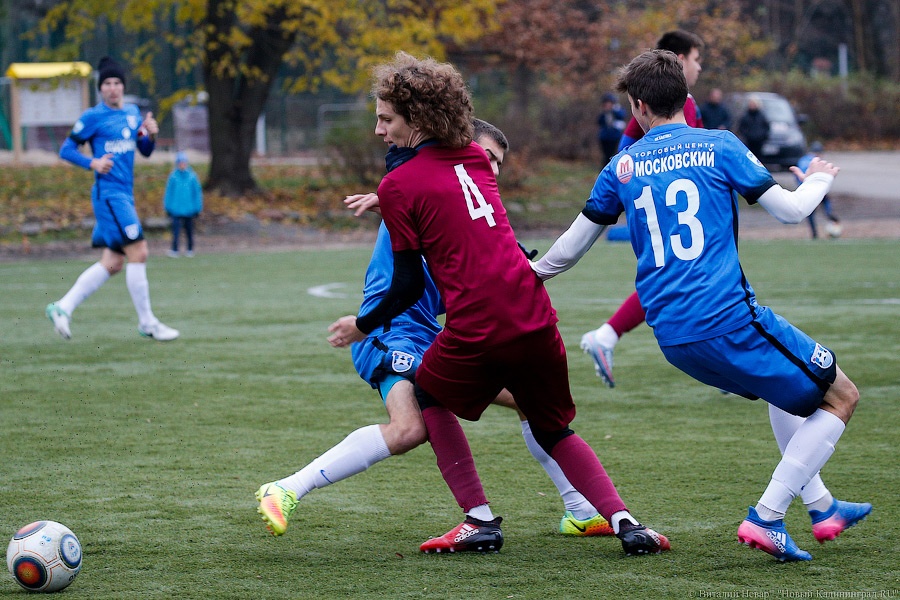 Футбол на синтетике: как в Калининграде на искусственном поле играли