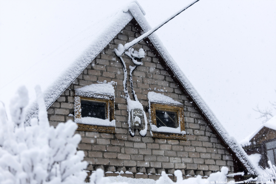 В микрорайоне Космодемьянского снегопад спровоцировал повторную аварию на сетях (дополнено)