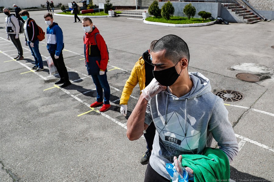 Масочный призыв: Балтфлот отправил первую команду новобранцев в воинские части