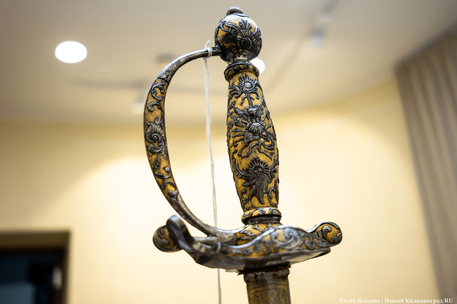 В Калининград привезли портрет и шпагу императрицы Елизаветы (фото)