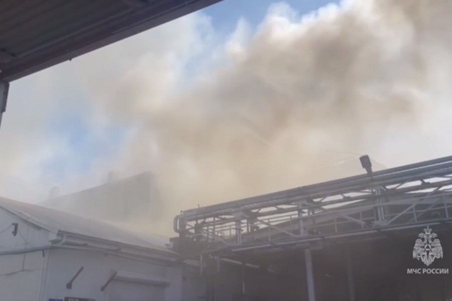 Полиция рекомендует объезжать ул. Гагарина, движение затруднено из-за пожара