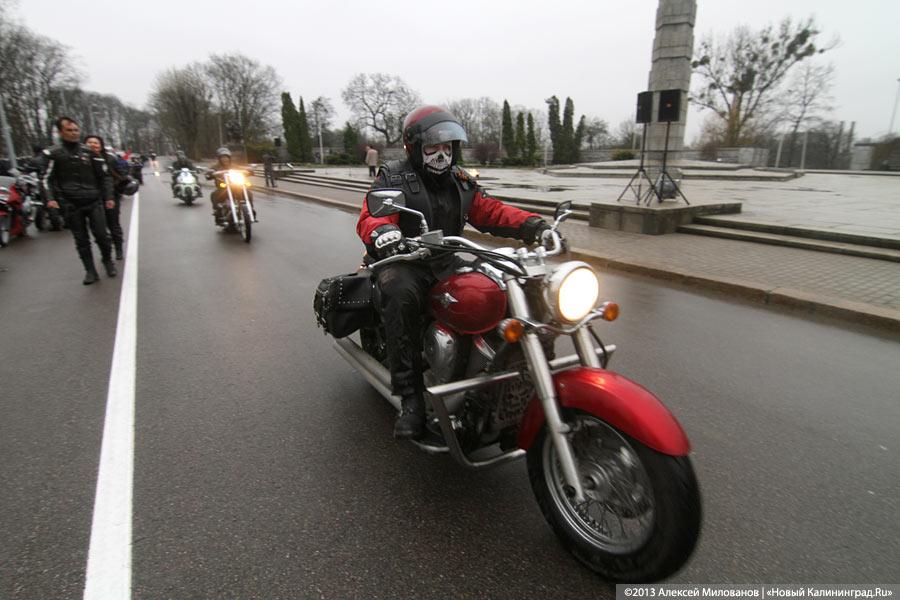«С венком и шумом на Бранёво»: калининградская делегация отправилась в Польшу