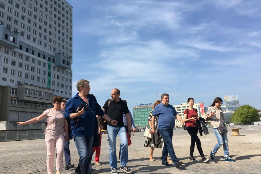 «Иван Иваныч удовлетворен»: как новый глава Калининграда прогулялся по дворам