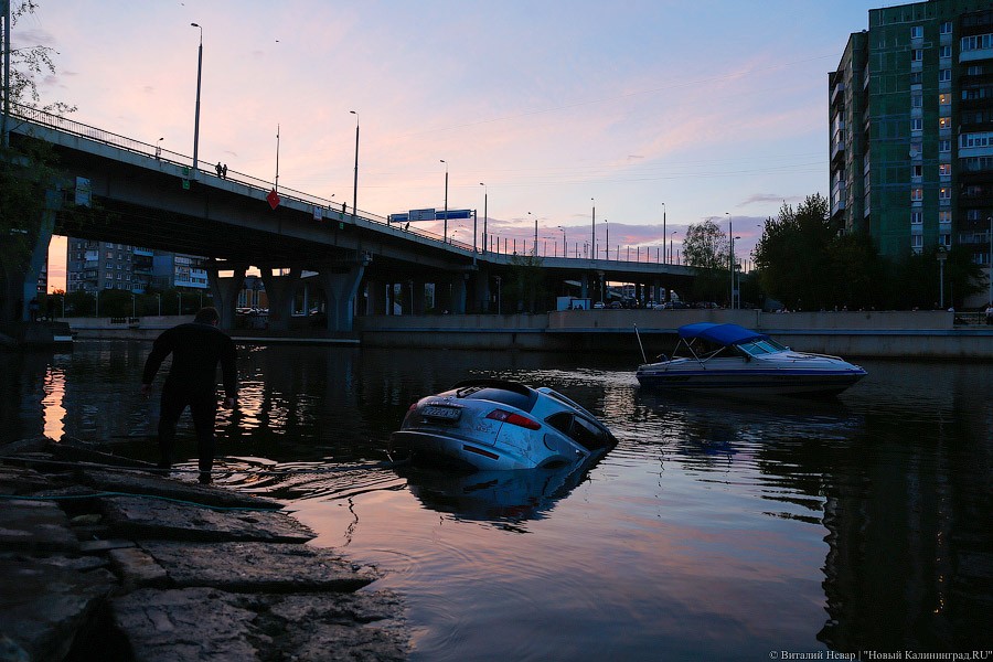Перепутал педали: как доставали утонувшую «Инфинити»