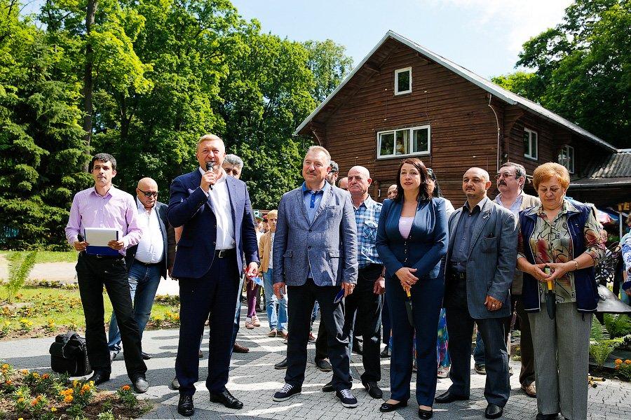 Мир, дружба, клумба: как мэрия Калининграда закругляла углы межнациональных отношений (фото)