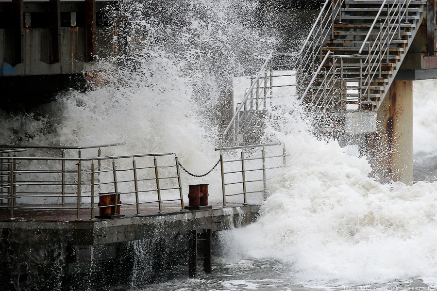У моря погода: как Зеленоградское побережье переживает шторм