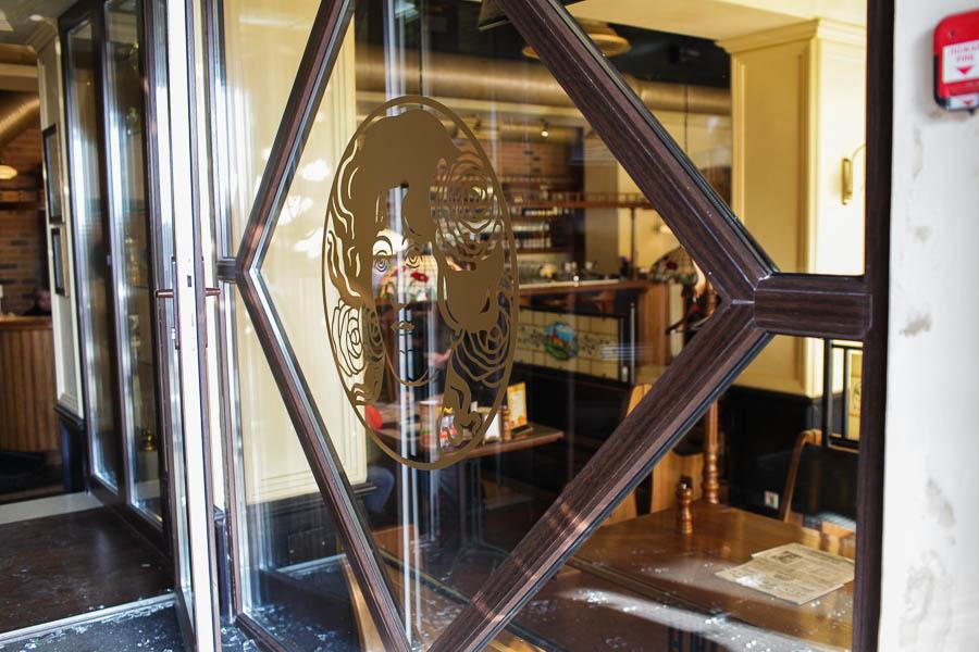 В Калининграде в ресторане «Тетка Фишер» неизвестные с битами напали на посетителей (+фото)