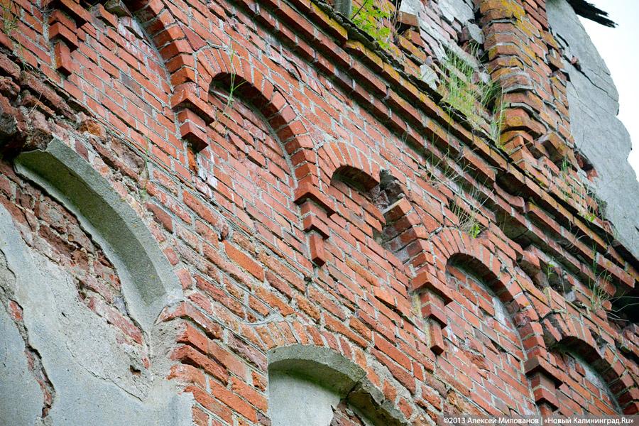 «Если вас это так волнует...»: у руин кирхи в Чехово раскопано немецкое кладбище