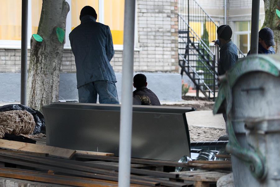 «До завтра не достроим!»: губернатор и мэр собрались открывать неготовые детсады