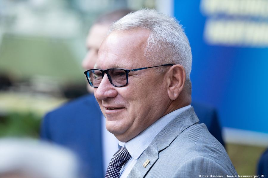 Аминов: все, кто приезжал в Калининград в командировки, обратно не возвращаются