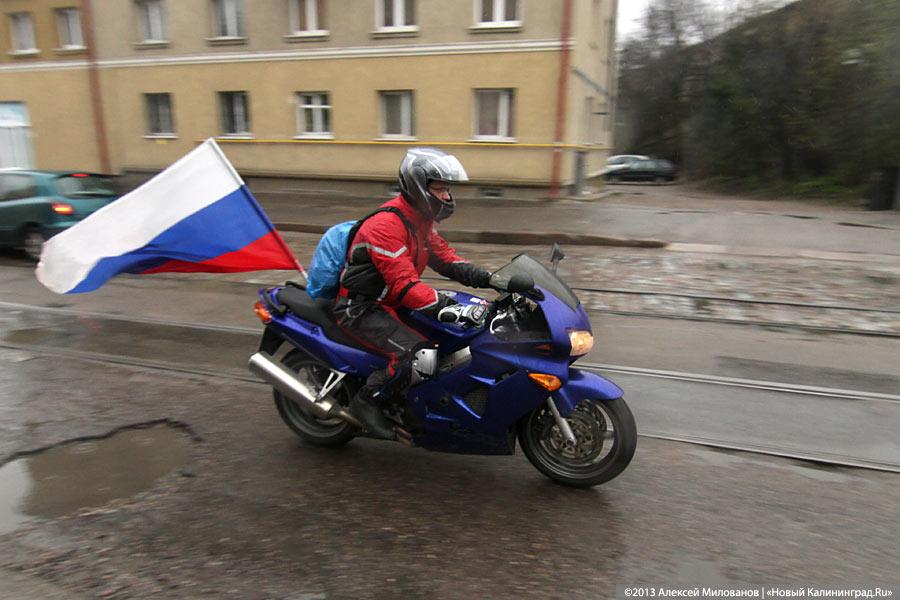 «С венком и шумом на Бранёво»: калининградская делегация отправилась в Польшу