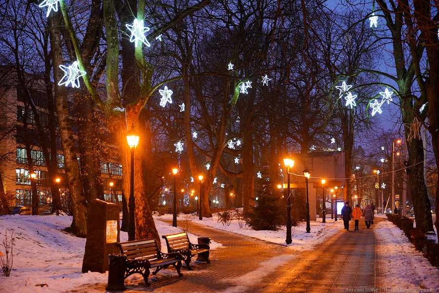 Калининград тоже украсили к Новому году. Сможете определить, где лучше? (фото)