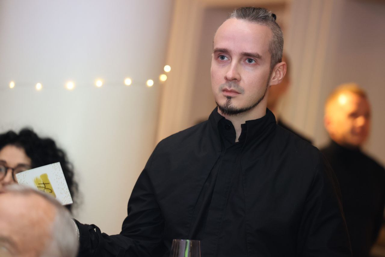 Встречу с Алихановым на аукционе продали за несколько миллионов рублей