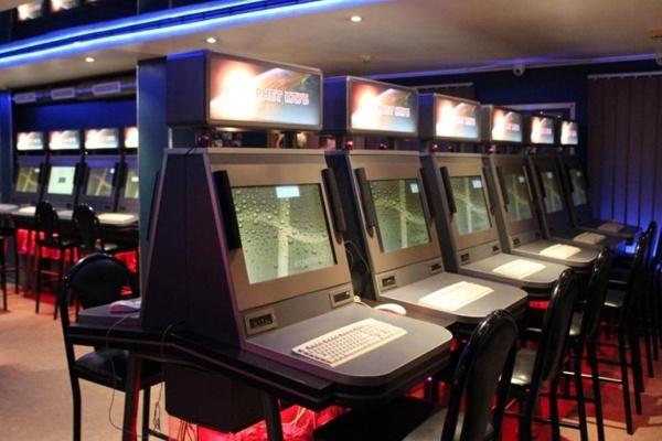 Начальник полиции Калининградской области посетил клуб с подпольным казино (фото)