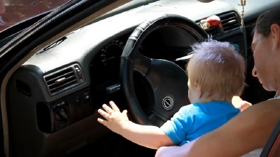 Новорожденные в машине. Ребенок за рулем. Лучшие автокресла для детей. Годовалый автомобиль. Малыш за рулем авто.