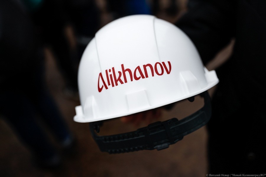 Отец экс-помощника Алиханова перестал владеть фирмой, которой власти продали землю