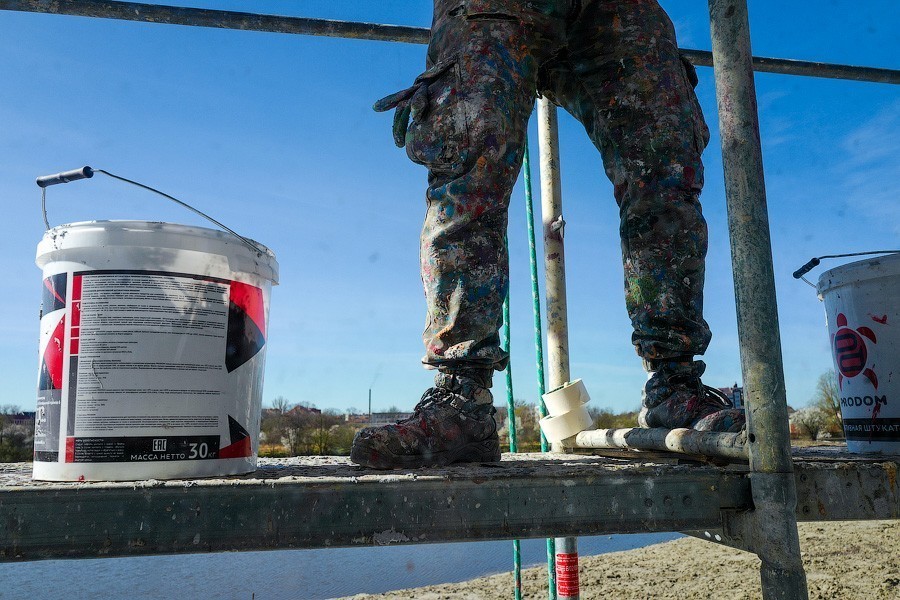 Почему в маске, почему без маски: в Калининграде продолжаются социальные стройки