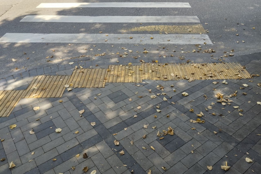 В Калининграде отказались от использования бетонной тактильной плитки (фото)