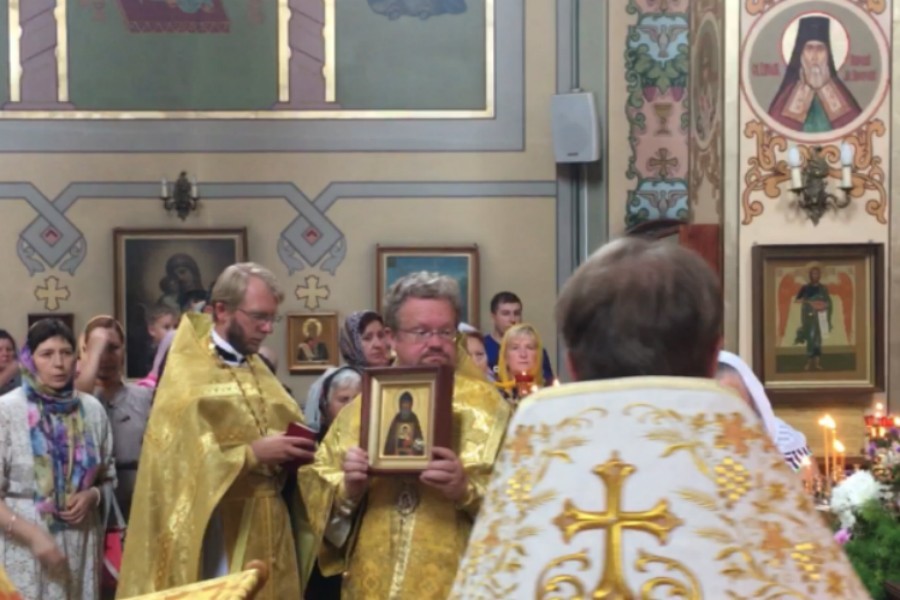 Калининградскому храму передали частицу мощей новгородского чудотворца