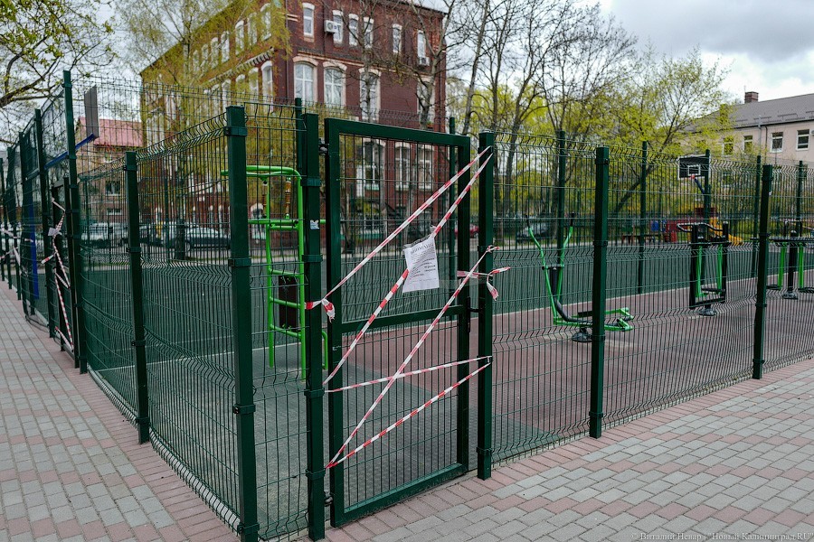 «Дети болеют и дети заражают»: как выглядит борьба с COVID-19 на детских площадках