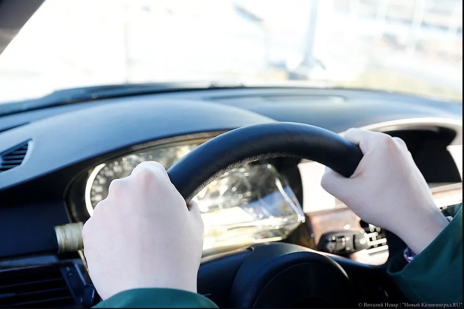 СМИ: ЕС намерен запретить экспортировать в Россию некоторые автомобили и мотоциклы