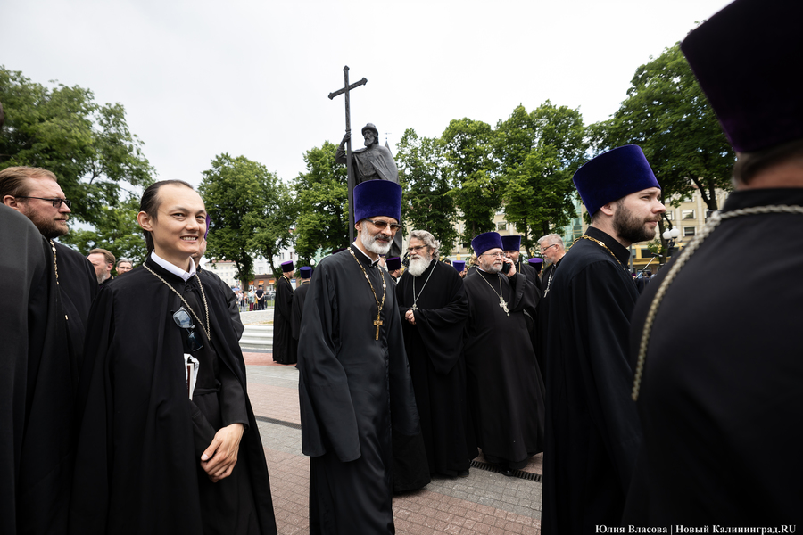 Кирилл и Владимир: глава РПЦ провел в Калининграде богослужения и освятил новый памятник (фото)