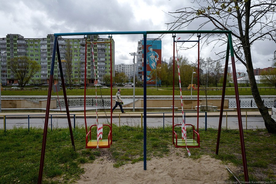 «Дети болеют и дети заражают»: как выглядит борьба с COVID-19 на детских площадках