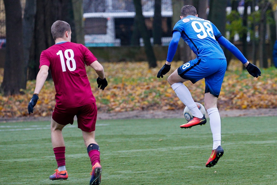 Футбол на синтетике: как в Калининграде на искусственном поле играли