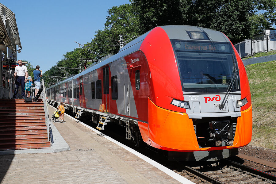 Калининградским школьникам и студентам сохранили льготный проезд в электричках на все лето