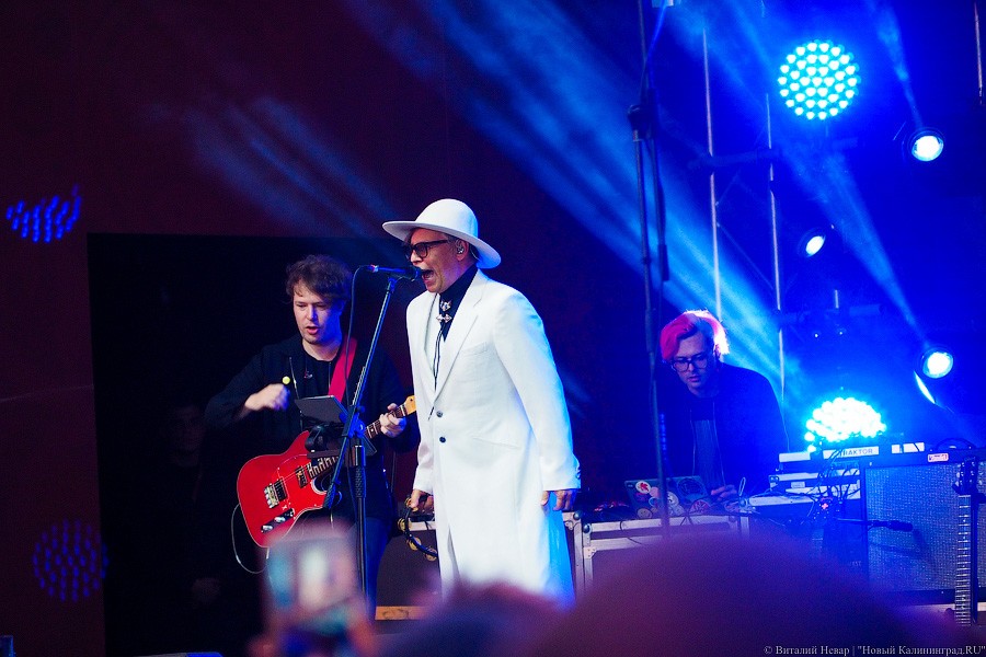 «Не приостановленный»: «Мумий Тролль» на закрытии фестиваля болельщиков ФИФА