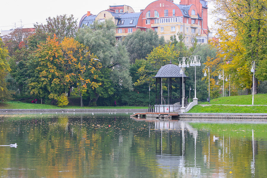 К Верхнему озеру решили сделать подход со стороны ул. Горького через придомовую территорию