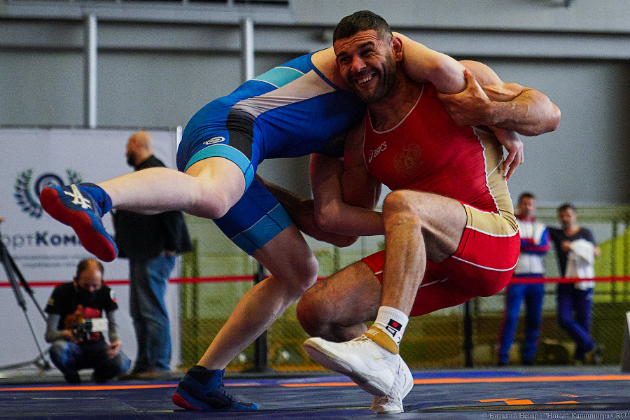 Крючки, узлы, обвивы: в Калининграде проходит чемпионат России по борьбе спорта глухих