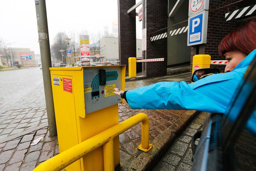 Когда некуда деваться от эвакуатора: обзор цен на платных паркингах в центре Калининграда