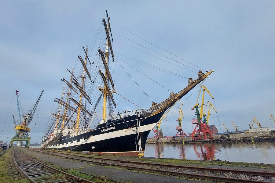 Легендарный барк «Крузенштерн» завершил навигацию 2025 года