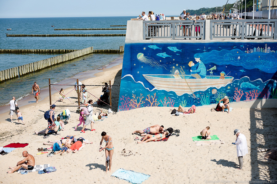 Забор поставили, люди остались: в Светлогорске перекрыли часть променада и пляжа (фото)