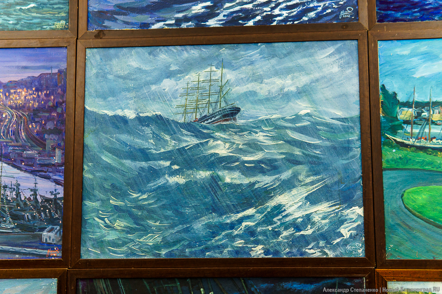 Кругосветка на холсте: как открылась выставка живописи Андрея Красильщикова (фото)