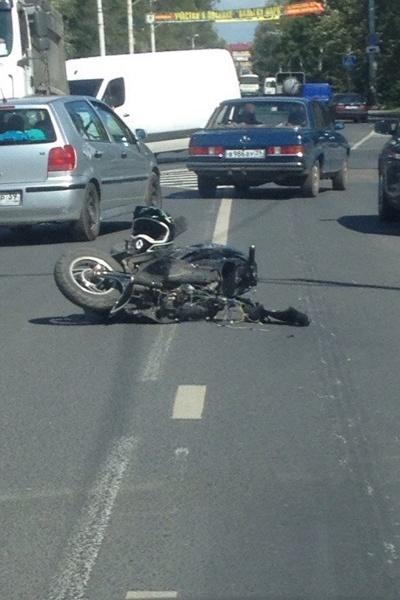 В Калининграде скутер под управлением 14-летнего подростка врезался в такси (фото)