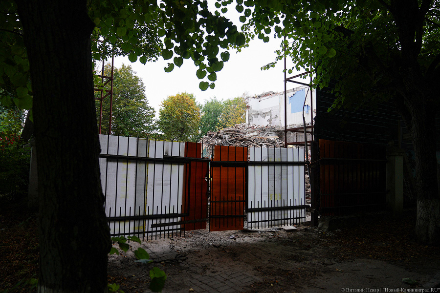 Разрушительный ремонт: в Зеленоградске сносят отель «Королева Луиза» (фото)